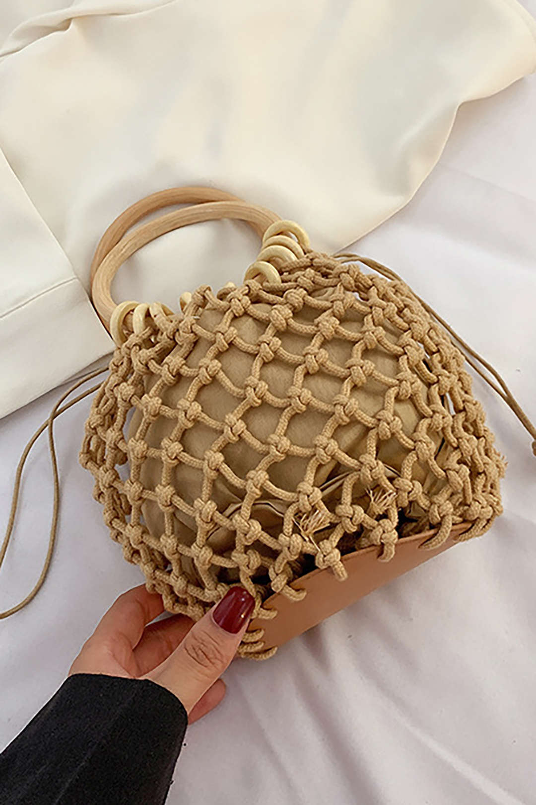 Voralis khaki straw tote bag - wooden handle close-up
